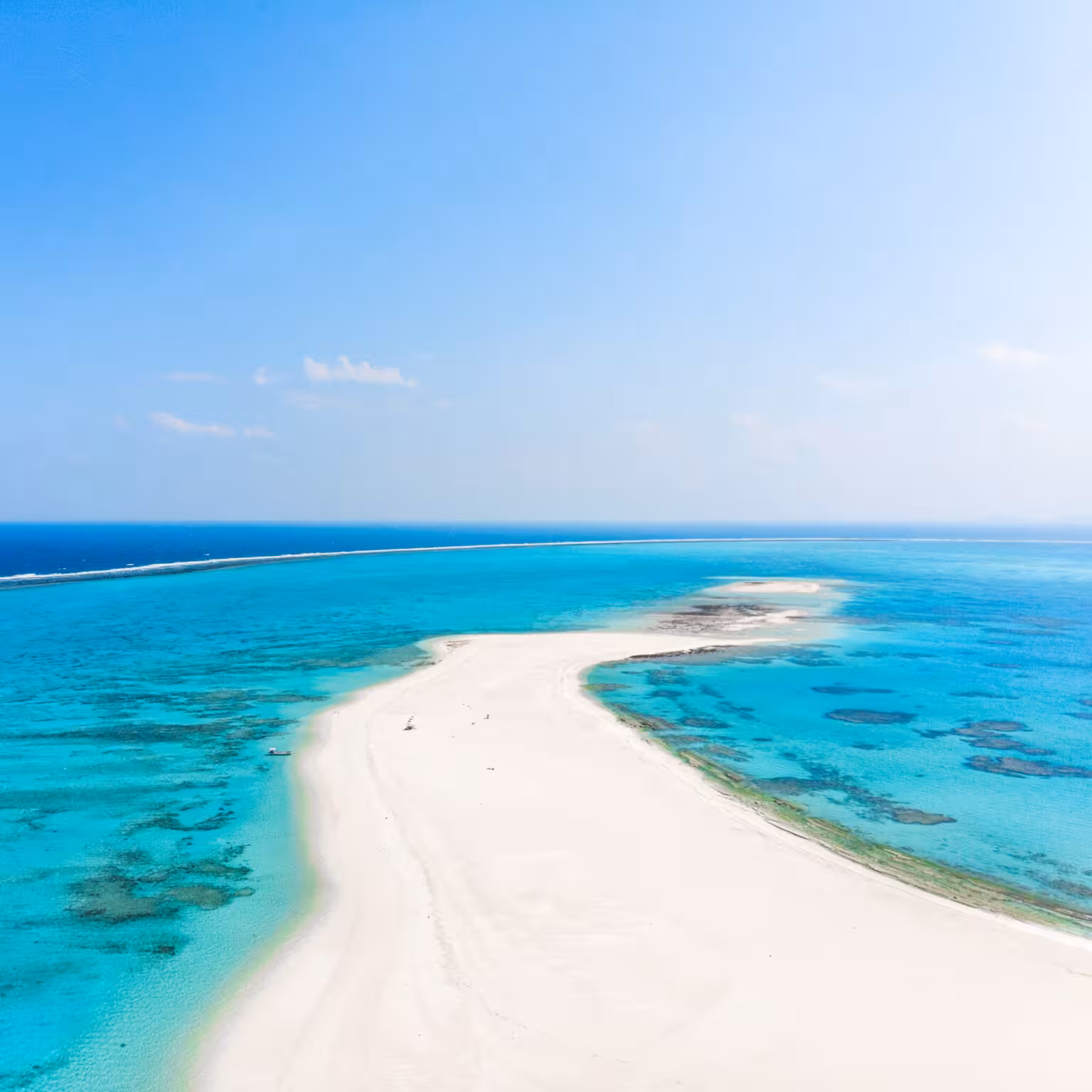 沖縄の美しい海の風景